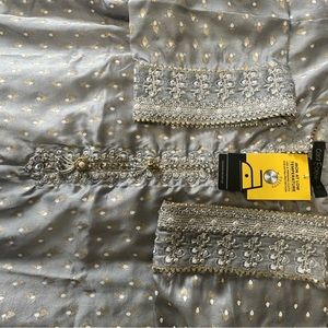 Junaid jamshed cast and crew outfit.